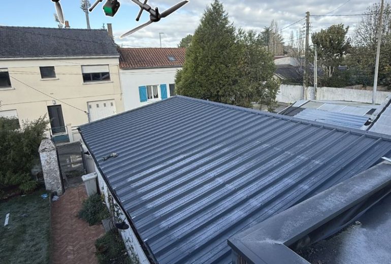 Inspecter une toiture sans monter dessus, c’est possible Couvreur Étancheur Poseur de gouttière Zingueur