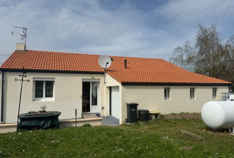 Traitement toiture à Le Loroux-Bottereau en Loire-Atlantique Couvreur Étancheur Poseur de gouttière Zingueur