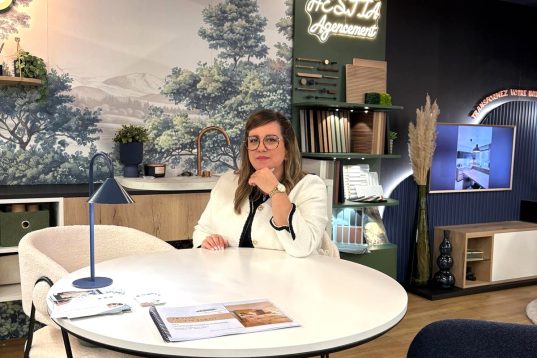 Hestia Agencement Saint-Étienne-de-Montluc Agenceur Combles Concepteur de dressings et rangements Cuisiniste Designer d'espace Escalier Escaliers Espace professionnel Fabricant de mobilier Fabrication Installateur de pergola et store Installation Menuisier Mobilier Parquets Portails Portes Pose Rangement Réalisation Salons et expositions Terrasses Volets
