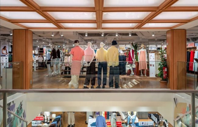 On croise les doigts 🤞 Fenêtrier Installateur de pergola et store Installateur de portails et portes de garage Menuisier