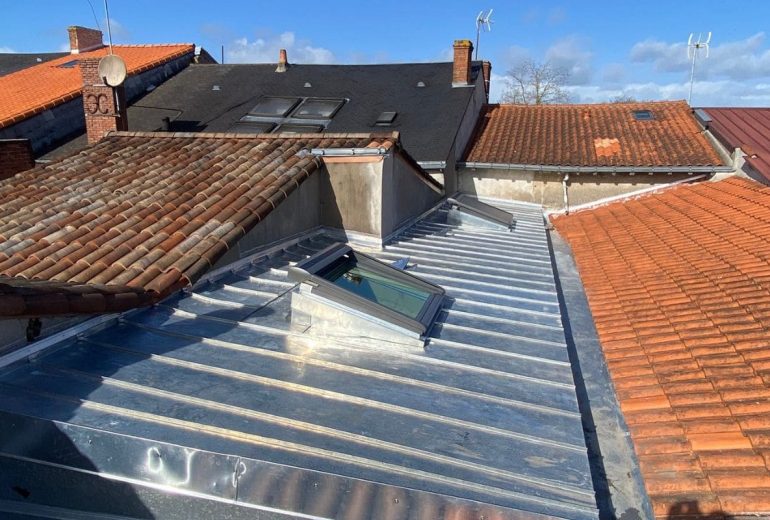 Gagnez jusqu'à 7°C grâce à un volet solaire pour Velux Couvreur Étancheur Poseur de gouttière Zingueur