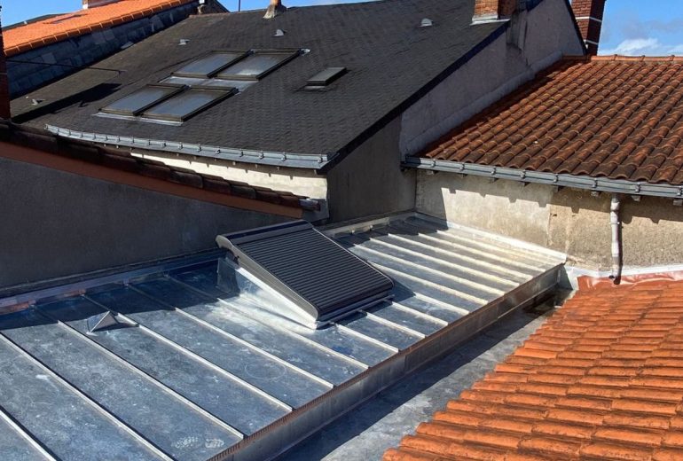 Gagnez jusqu'à 7°C grâce à un volet solaire pour Velux Couvreur Étancheur Poseur de gouttière Zingueur