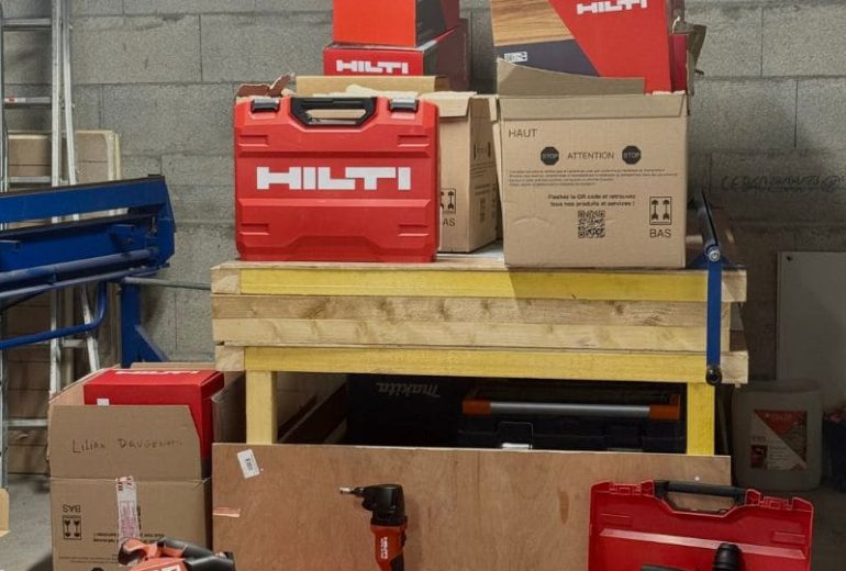 De nouveaux outils pour notre entreprise couverture à Nantes Couvreur Étancheur Poseur de gouttière Zingueur