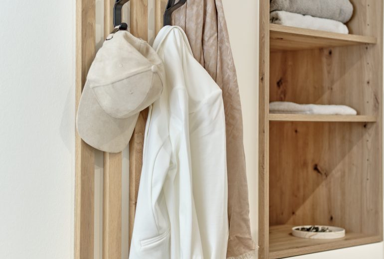Buanderie sur mesure Agenceur Concepteur de dressings et rangements Cuisiniste Designer d'espace Fabricant de mobilier Installateur de pergola et store Menuisier