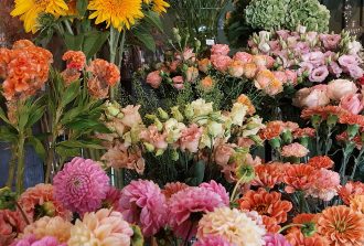 Bourgeon Fleuriste Baptême et naissance Bouquet de deuil Compositions florales Décorateur floral Événement Fleuriste Fleurs séchées Mariage Plantes