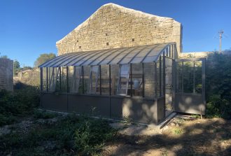 SARL Maudet Évacuation des anciennes fenêtres Fenêtres Fenêtres sur-mesure Fenêtrier Installateur de pergola et store Installateur de portails et portes de garage Menuisier Portails Portes Pose Pose de fenêtres Storiste Vérandas Volets