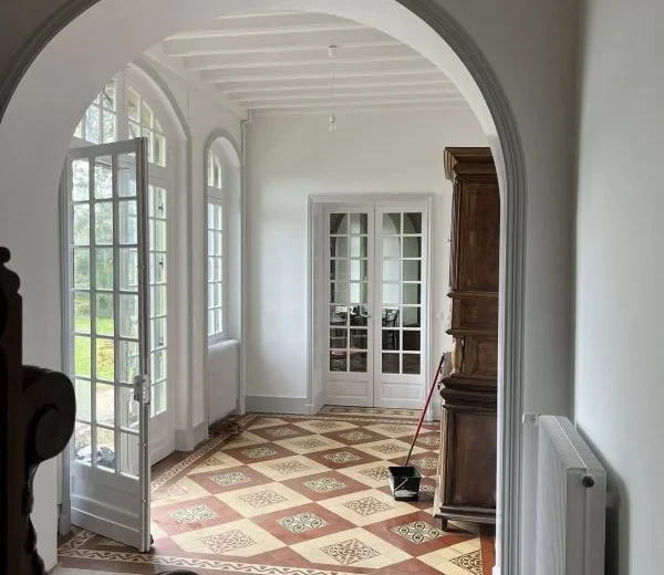 🎨 Avec Atout Décoration : une rentrée sous le signe du renouveau ! Façadier Parqueteur Peintre Peintre d'extérieur Peintre d'intérieur Solier moquettiste