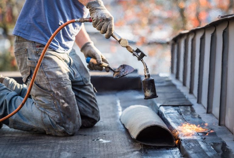 Étanchéité toit terrasse : une expertise de nos couvreurs mise en lumière dans Ouest-France Couvreur Étancheur Poseur de gouttière Zingueur