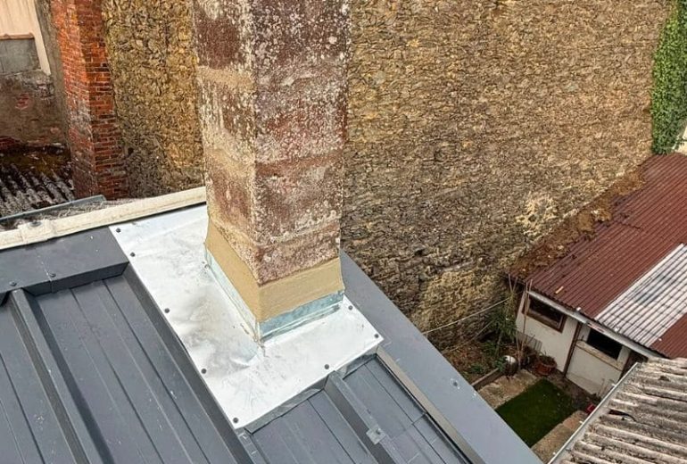 Le bac acier comme alternative aux ardoises pour rénover une toiture Couvreur Étancheur Poseur de gouttière Zingueur